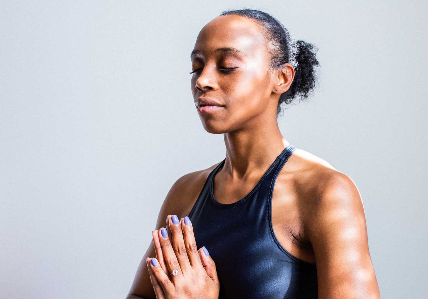 woman practicing mindfulness using meditation